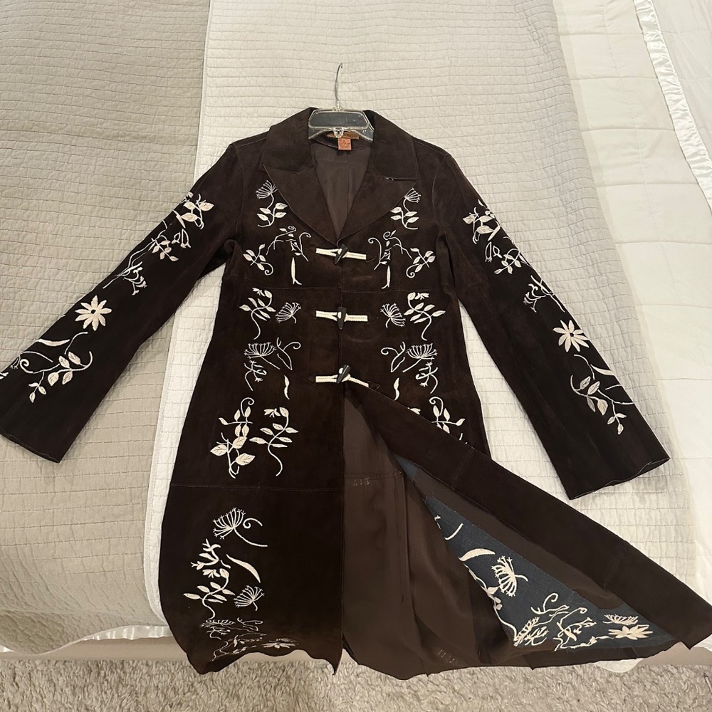 ARDEN B BROWN SUEDE EMBROIDERED COAT